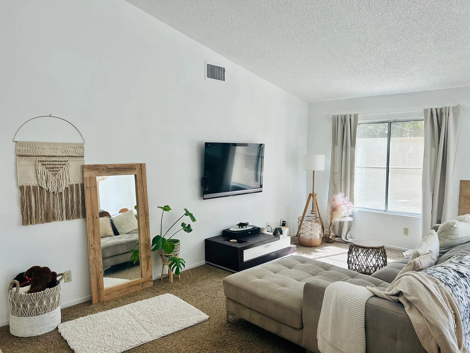 2 bed, 1070 sqft, $2,350 — Photo 2