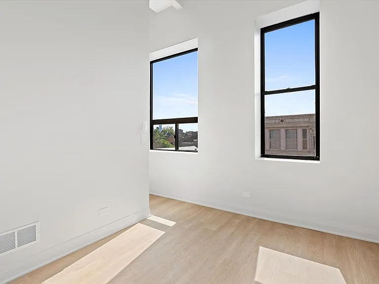 1934 W North Ave #201 — Photo 8