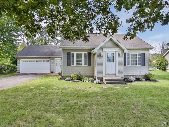 975 N Brookside Dr, Lewiston, NY 14092