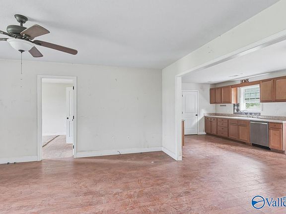 3rd image of 240 Riddle Rd