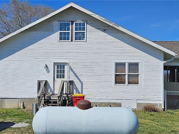 3rd image of 103 S Delange Rd