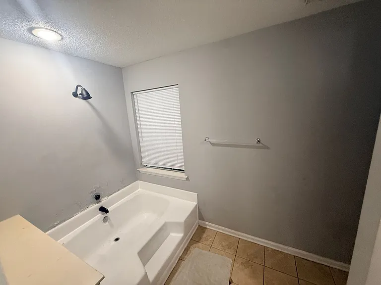 9501 Pondside Ln — Photo 15