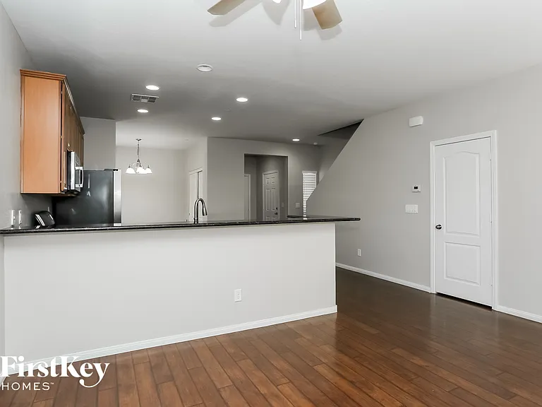 7600 Scarlet Tapestry Ct — Photo 2