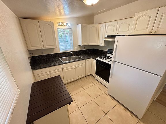 3rd image of 1805 Moser Dr