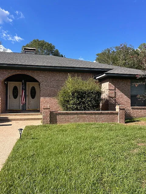 3 bed, 2.0 bath, $1,550 — Photo 2
