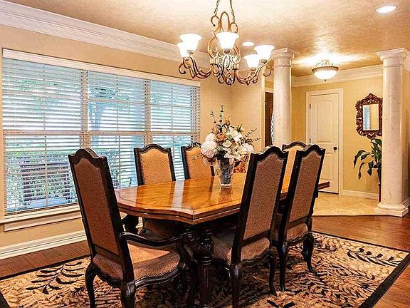 2nd image of 2075 Driskill St