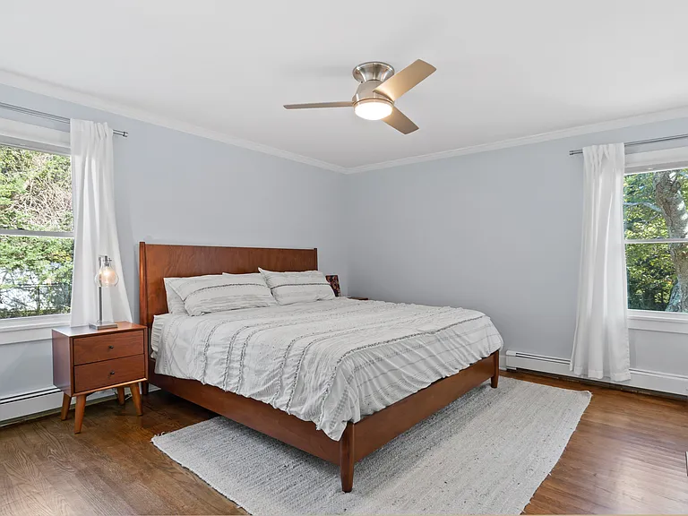 300 Marion Pl — Photo 11