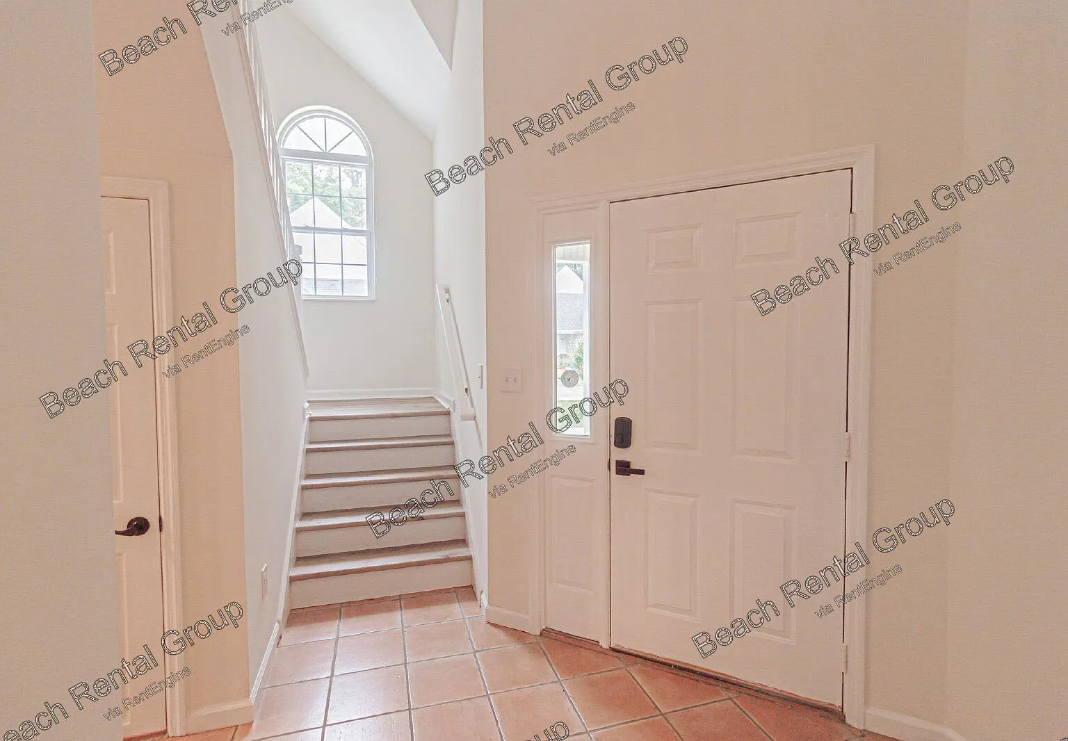 3 bed, 2.5 bath, 2100 sqft, $2,500 — Photo 3