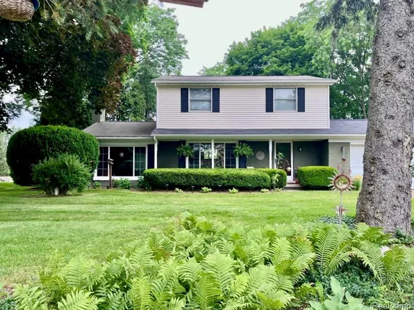 1557 Concord Pl, Lapeer, MI 48446