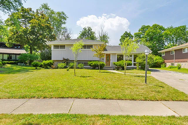 1782 Winthrop Rd photo 1