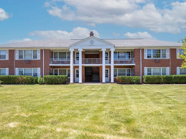 2000 Parkside Dr APT B1, Park Ridge, IL 60068
