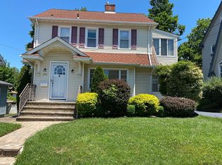 275 Cherry Ln, Teaneck, NJ 07666