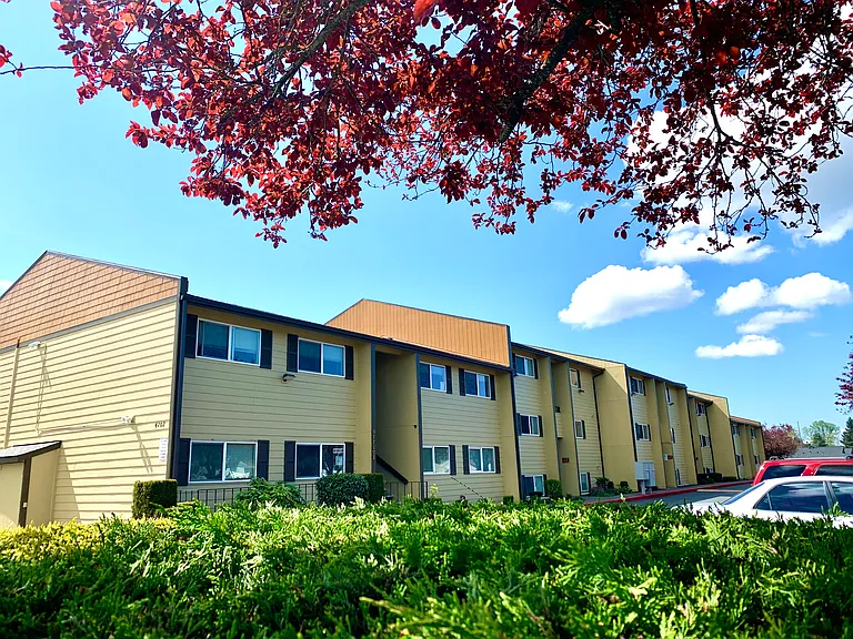 Laurel Court Apartments — Photo 5