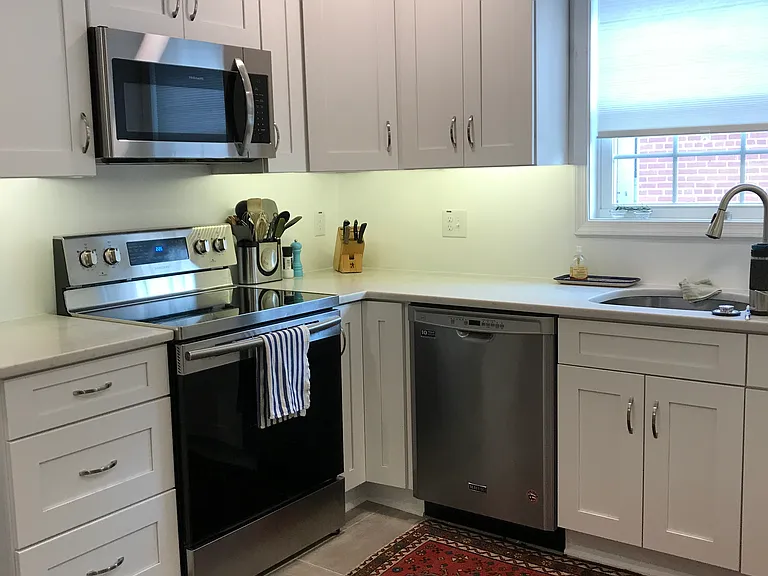 1711 Oakcrest Dr — Photo 4