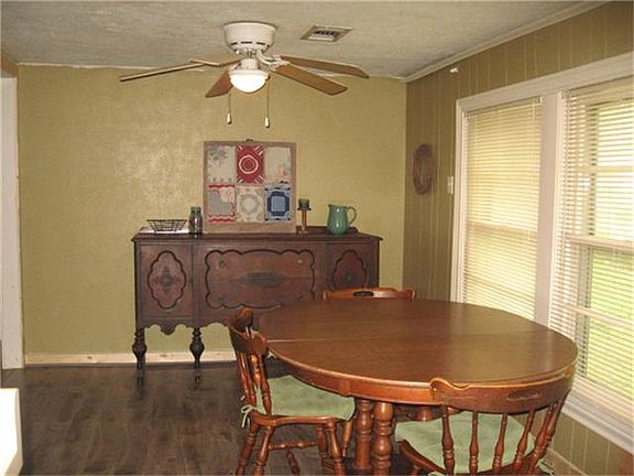 5th image of 910 Peach St
