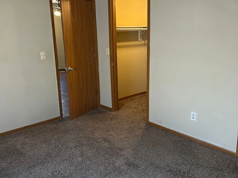 630-632 W Country Squire Ct — Photo 8