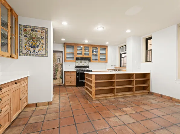 419 East 57th Street image 8 of 17