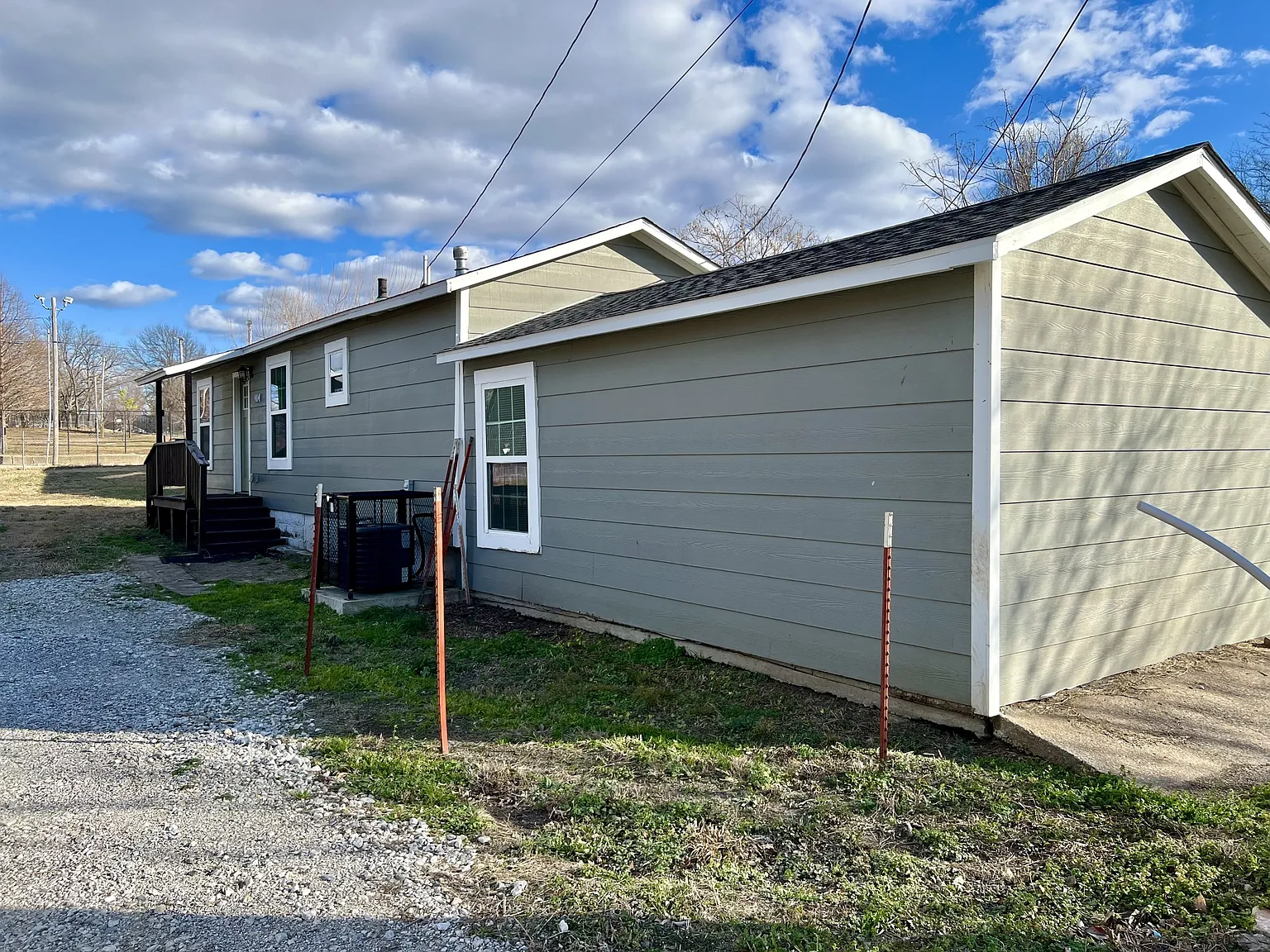 2 bed, 1.0 bath, $950 — Photo 4