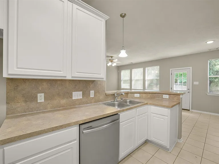 171 N Burberry Park Cir — Photo 10