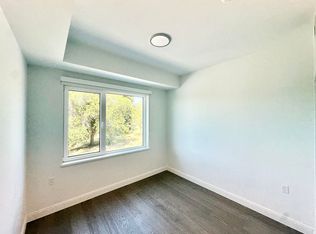 4908 Cambie St #304, Vancouver, BC V5Z 0K1