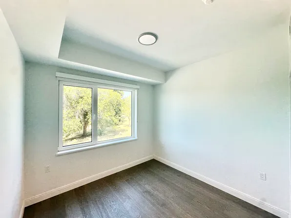 4908 Cambie St #304, Vancouver, BC V5Z 0K1