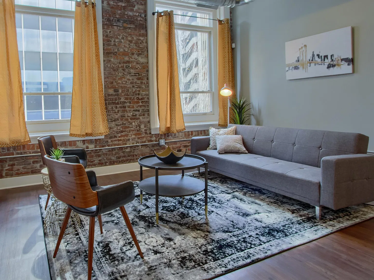 210 Walnut St — Photo 2