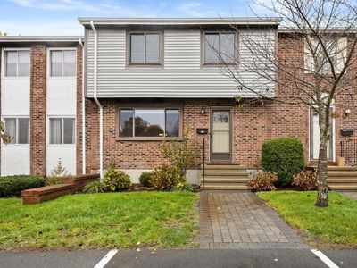 399 Pond St APT F5, Braintree, MA, 02184