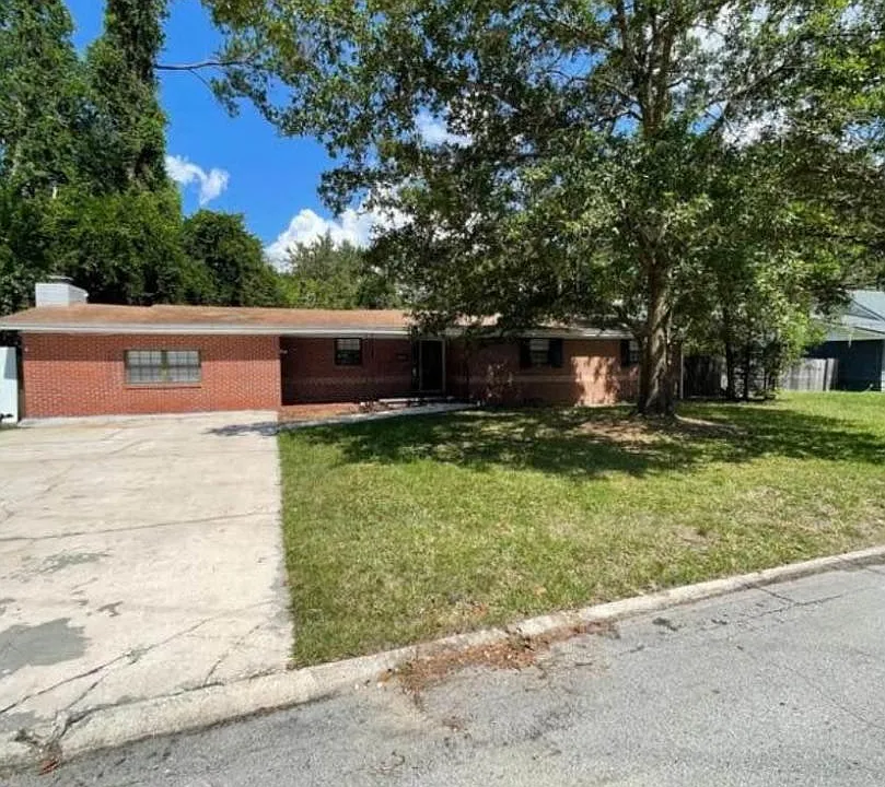 4911 Perrine Dr