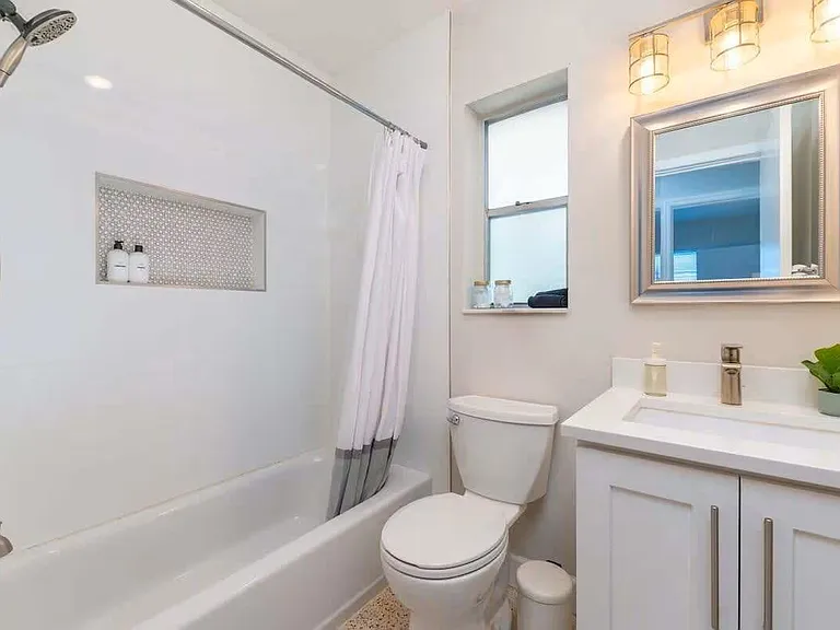176 SE 27th Pl — Photo 16