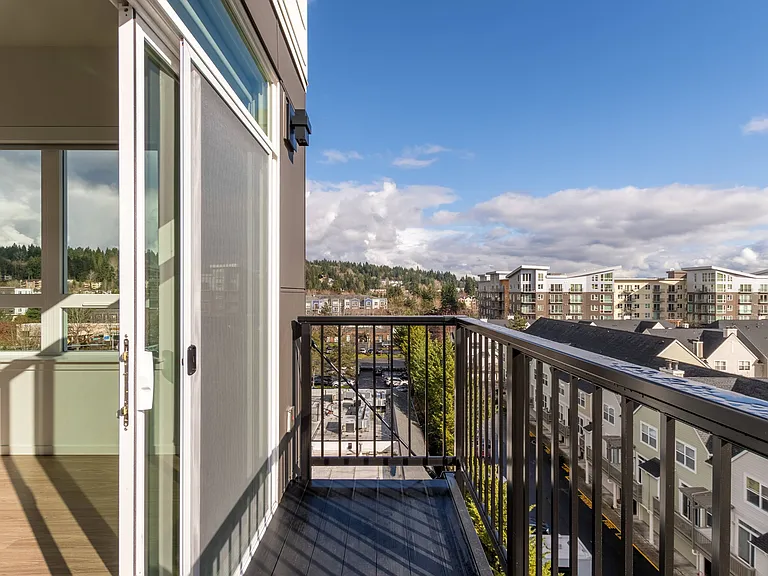 Modera River Trail offers the inescapable connection to the outdoors, with lush parks and gardens, lakes and rivers, and more. Private balconies available in some homes.*
