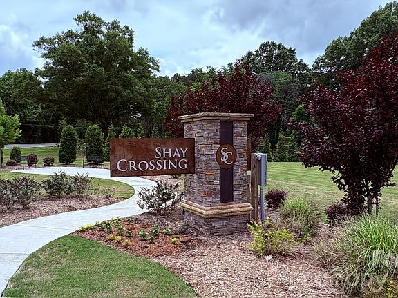 2nd image of 328 Bluebonnet Dr