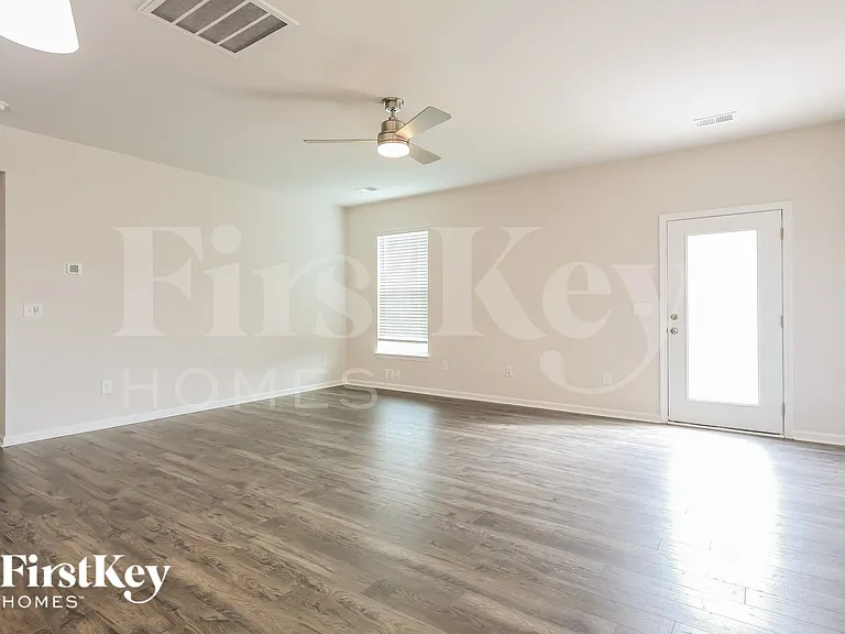 208 Stonefence Dr — Photo 3