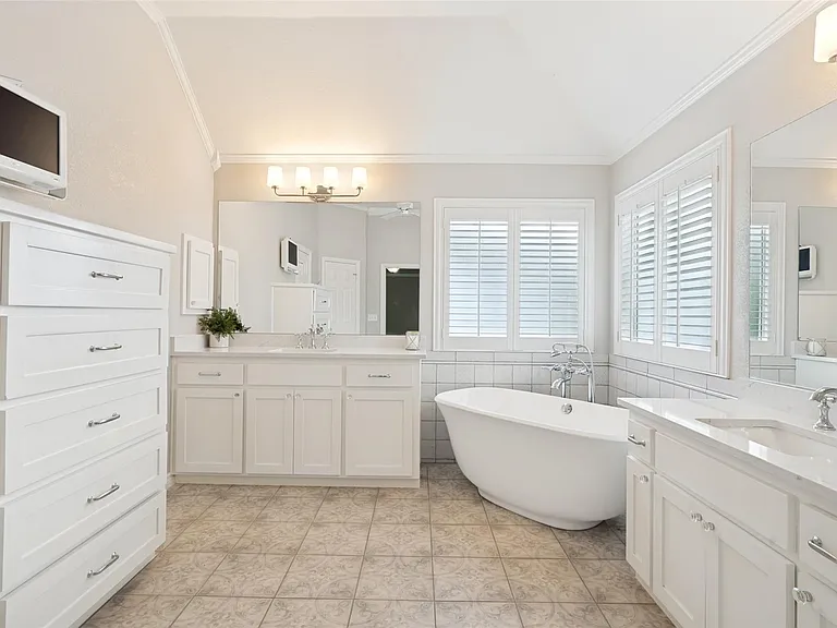 18648 Gibbons Dr — Photo 14