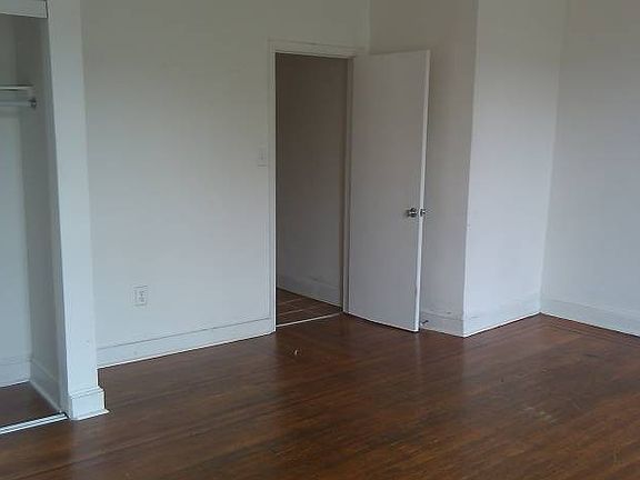 5th image of 2819 W Girard Ave
