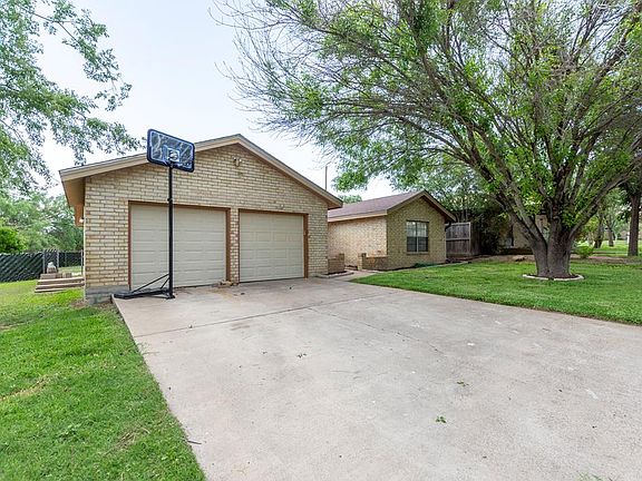 3rd image of 818 Jalisco Cir
