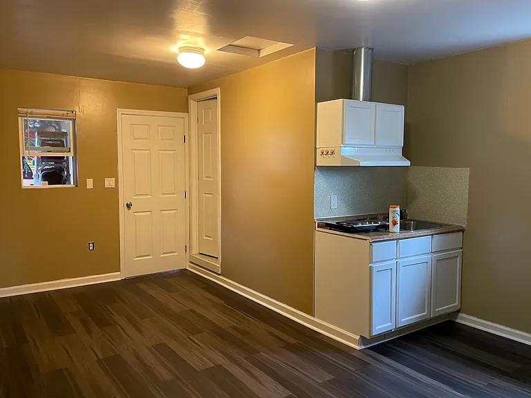 1400 Bush Ave — Photo 6