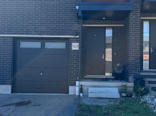 928 Robert Ferrie Dr, Kitchener, ON N2R0P2