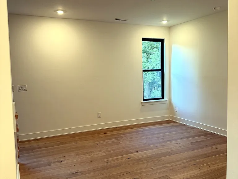 4117 Sarah Dr — Photo 24