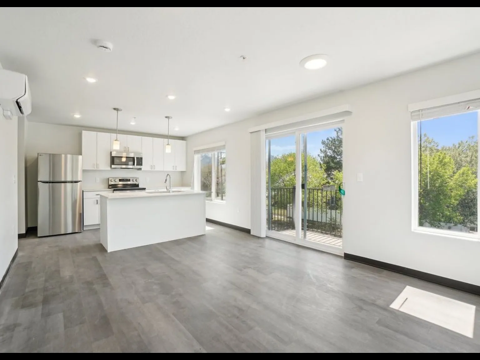 2 bed, 850 sqft, $2,390 — Photo 4