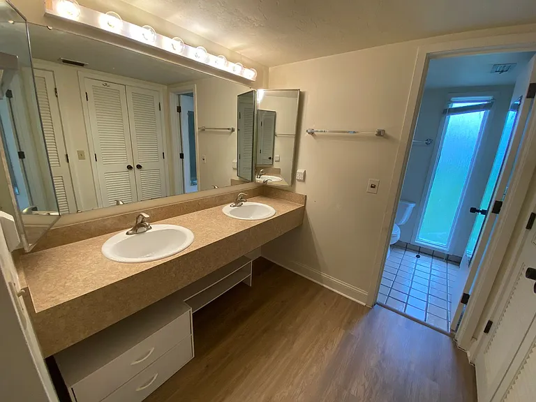 528 Maple Leaf Ct — Photo 10