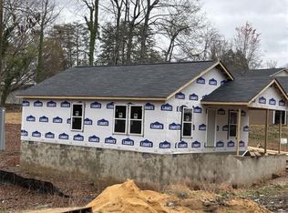 3634 Bates Dr, Winston Salem, NC 27105