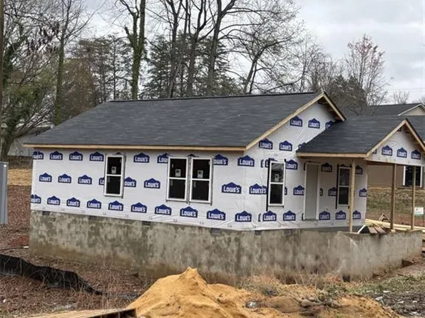 3634 Bates Dr, Winston Salem, NC 27105