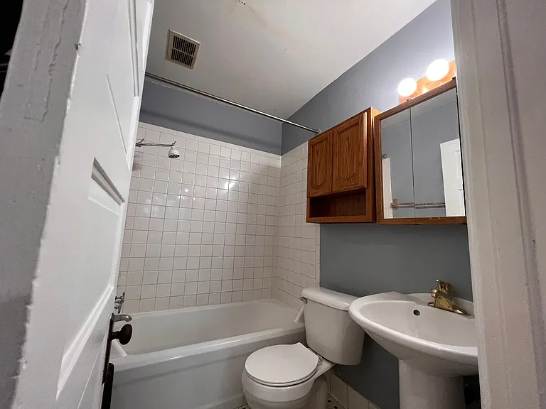 1830 N Oakland Ave — Photo 20
