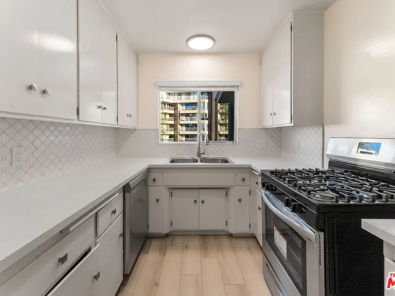 115 Marguerita Ave #C — Photo 14