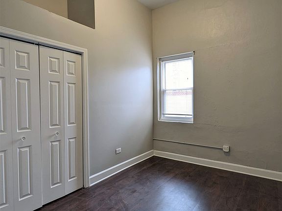 5th image of 2854 N Avers Ave APT 3