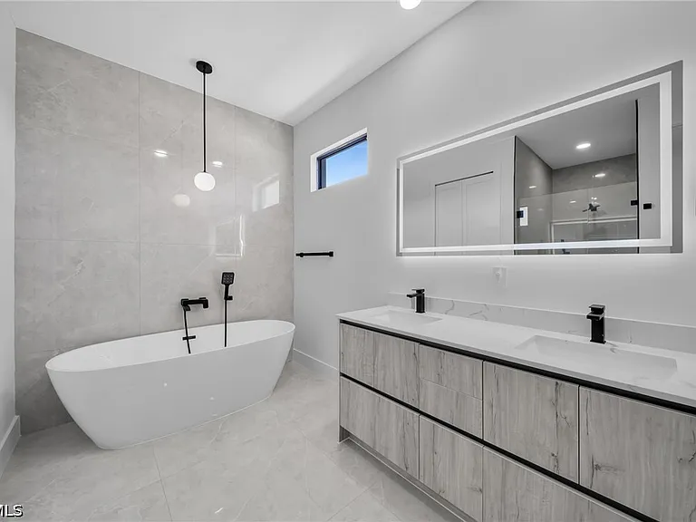 1426 NE 6th Ave — Photo 28