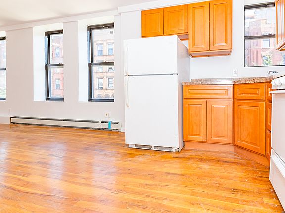 3rd image of 951 Putnam Ave APT 1D