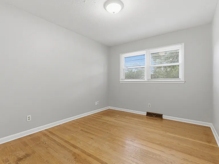 8413 Old Madison Pike — Photo 9