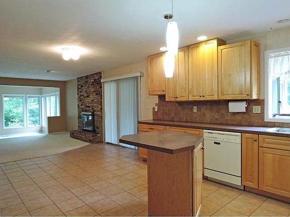 3rd image of 1050 Oakwood Ln