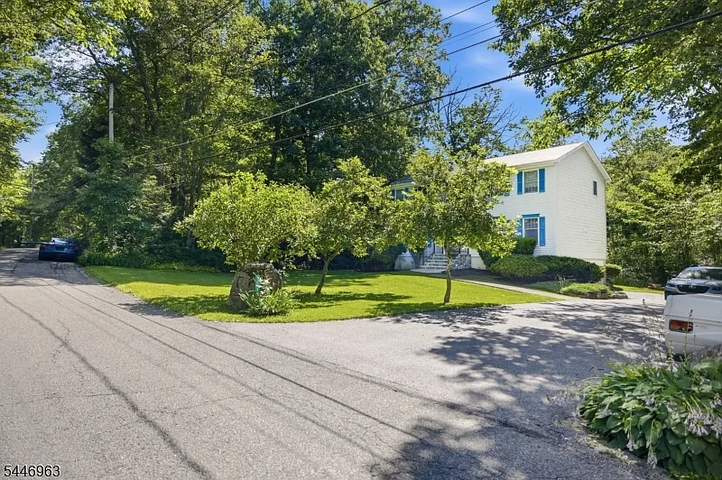 4 bed, 2.5 bath, $3,800 — Photo 3
